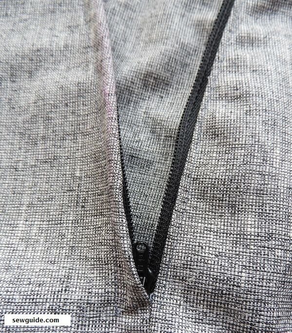 lapped zipper of the basic skirt