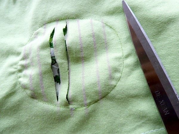 t shirt cutting instructions - when you cut the extra fabric will peek out