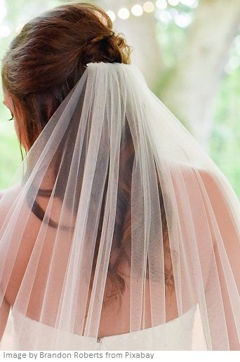 wedding veil attched to hair with clip
